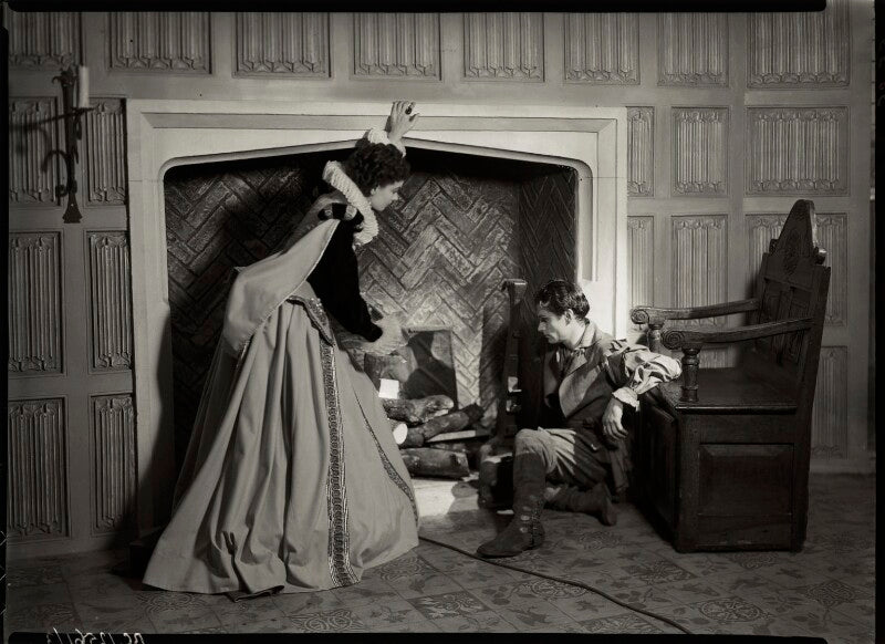 Vivien leigh as cynthia and laurence olivier as michael ingolby in 'fire over england' npg x19529