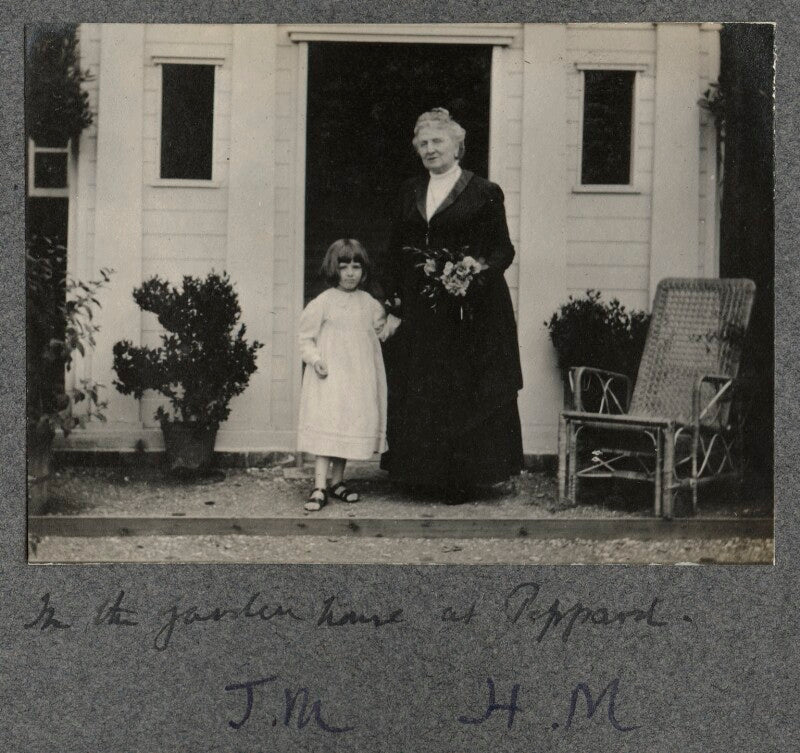 'in the garden house at peppard' (julian vinogradoff (née morrell); harriette morrell (née wynter)) npg ax140265