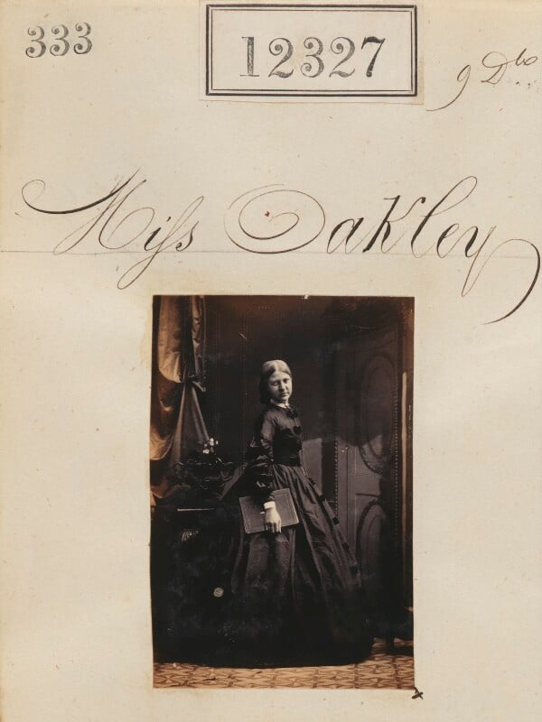 Miss oakley npg ax61981