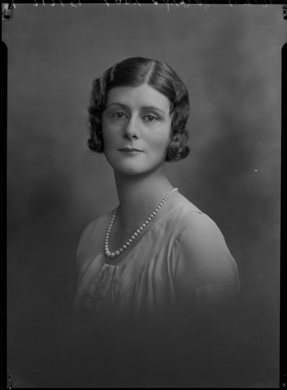 Beatrice eileen (née meakin), lady cayzer npg x48242