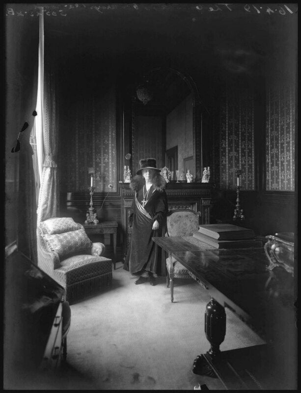 Annie pearson (née cass), viscountess cowdray npg x33112