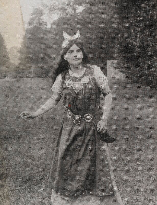 Unknown woman as myfanwy at the warwick pageant npg p1700(85b)