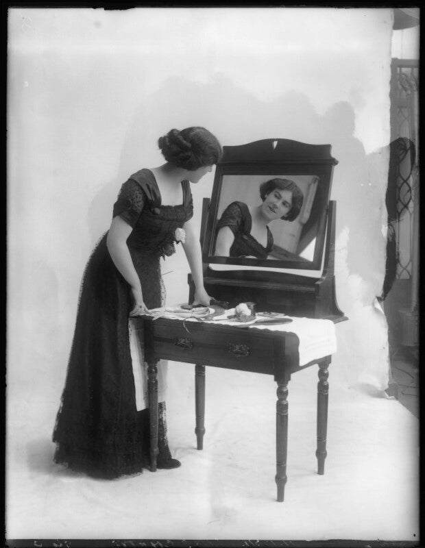 Margaret chute as mrs cowper cowper in 'lady windermere's fan' npg x103959