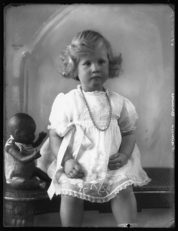 Hon. patricia helen cayzer (née browne) npg x124216