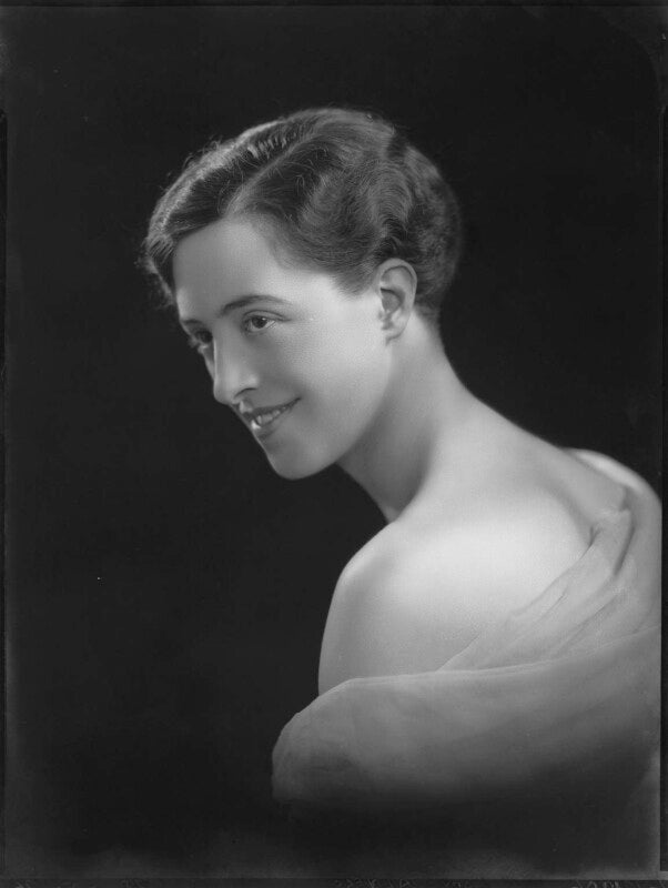 Olga marie munro (née grumler), lady alness npg x59018