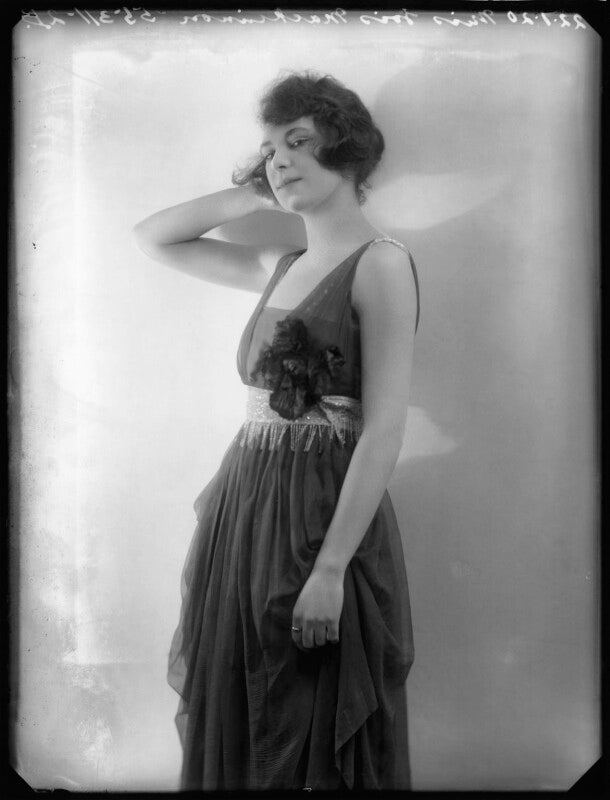 Lois mackinnon npg x103505