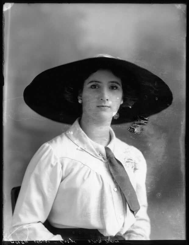 Lorna large npg x102508