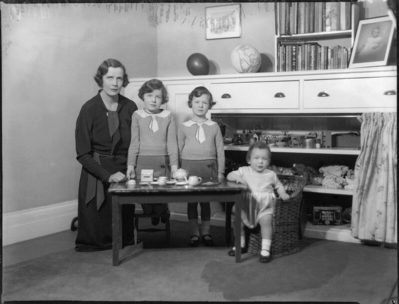 Lady munro lucas tooth with her children npg x124417