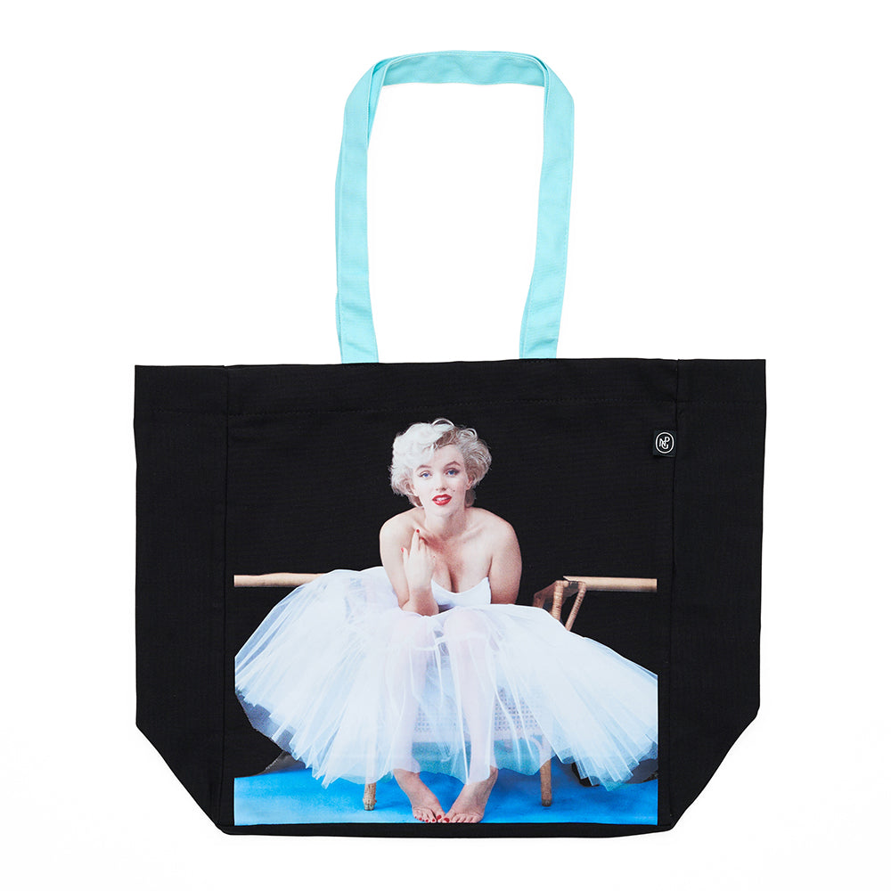 Marilyn monroe ballerina sitting greene tote bag front