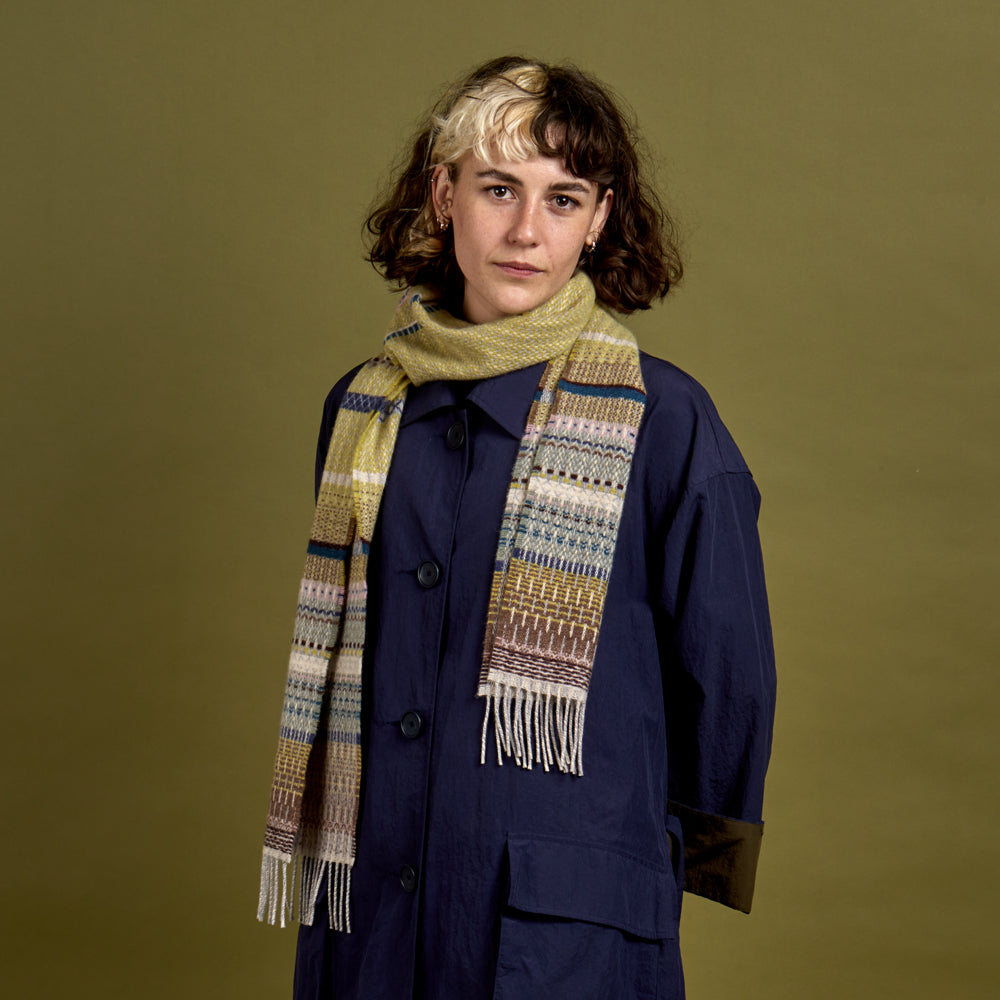 Noah lambswool scarf wheat styled