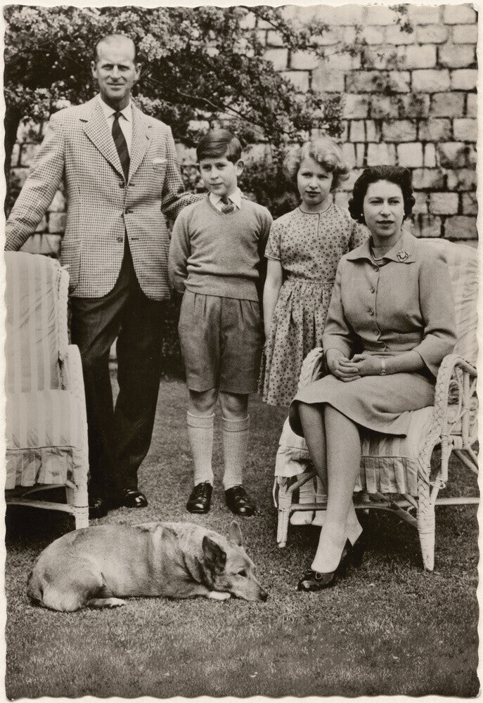 H.m. the queen with her family in windsor castle gardens' (prince philip, duke of edinburgh; king charles iii; princess anne; queen elizabeth ii) portrait print