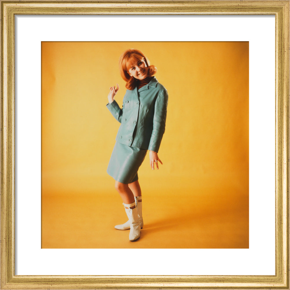 Lulu portrait print (art print, small, gold frame)