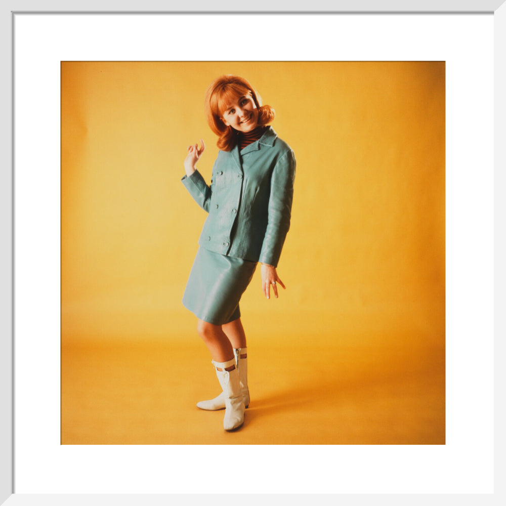 Lulu portrait print (art print, medium, white frame)