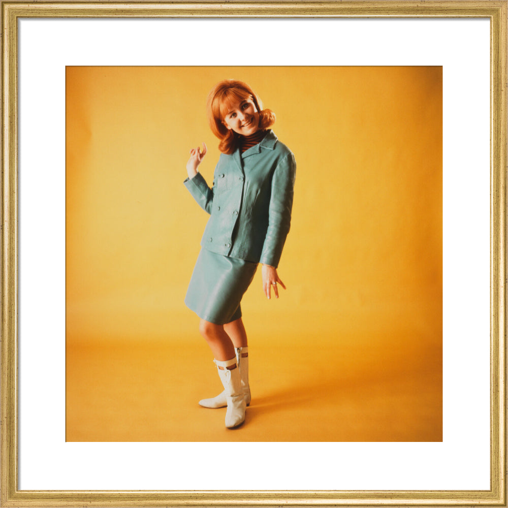 Lulu portrait print (art print, medium, gold frame)