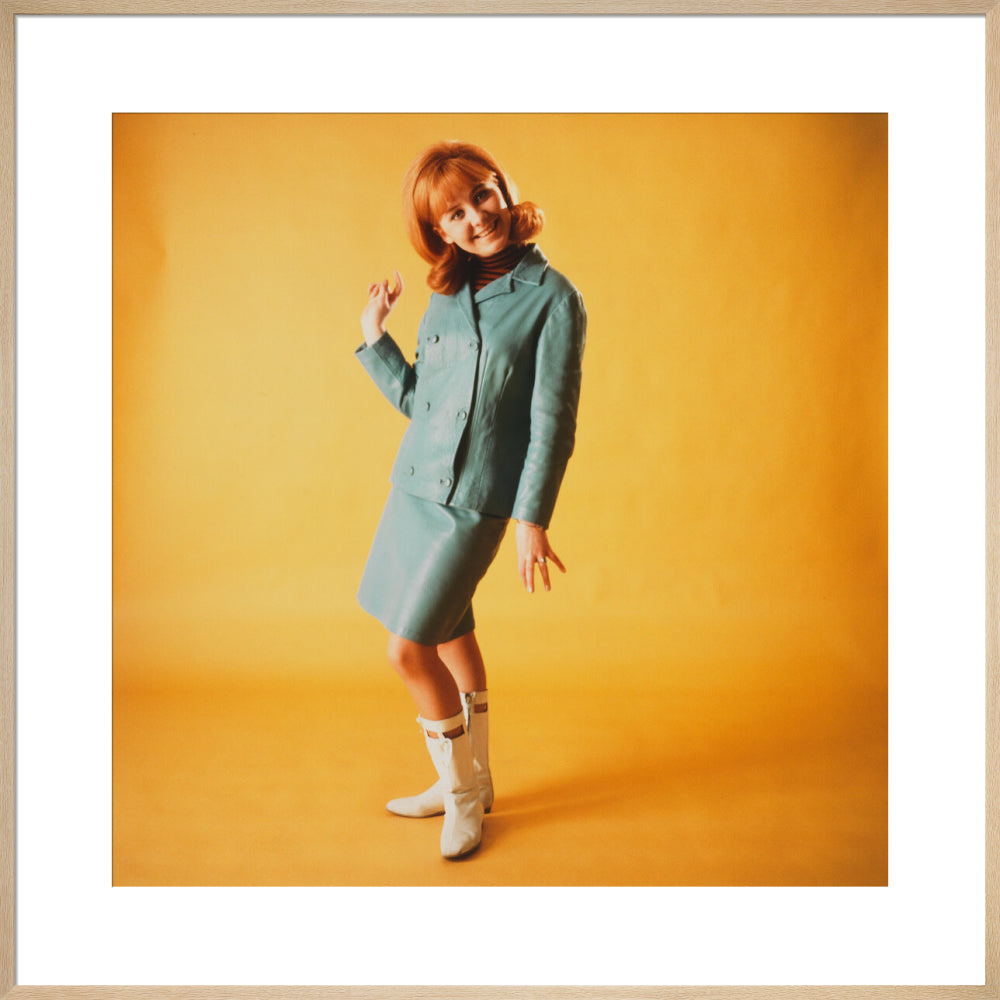 Lulu portrait print (art print, extra large, natural frame)