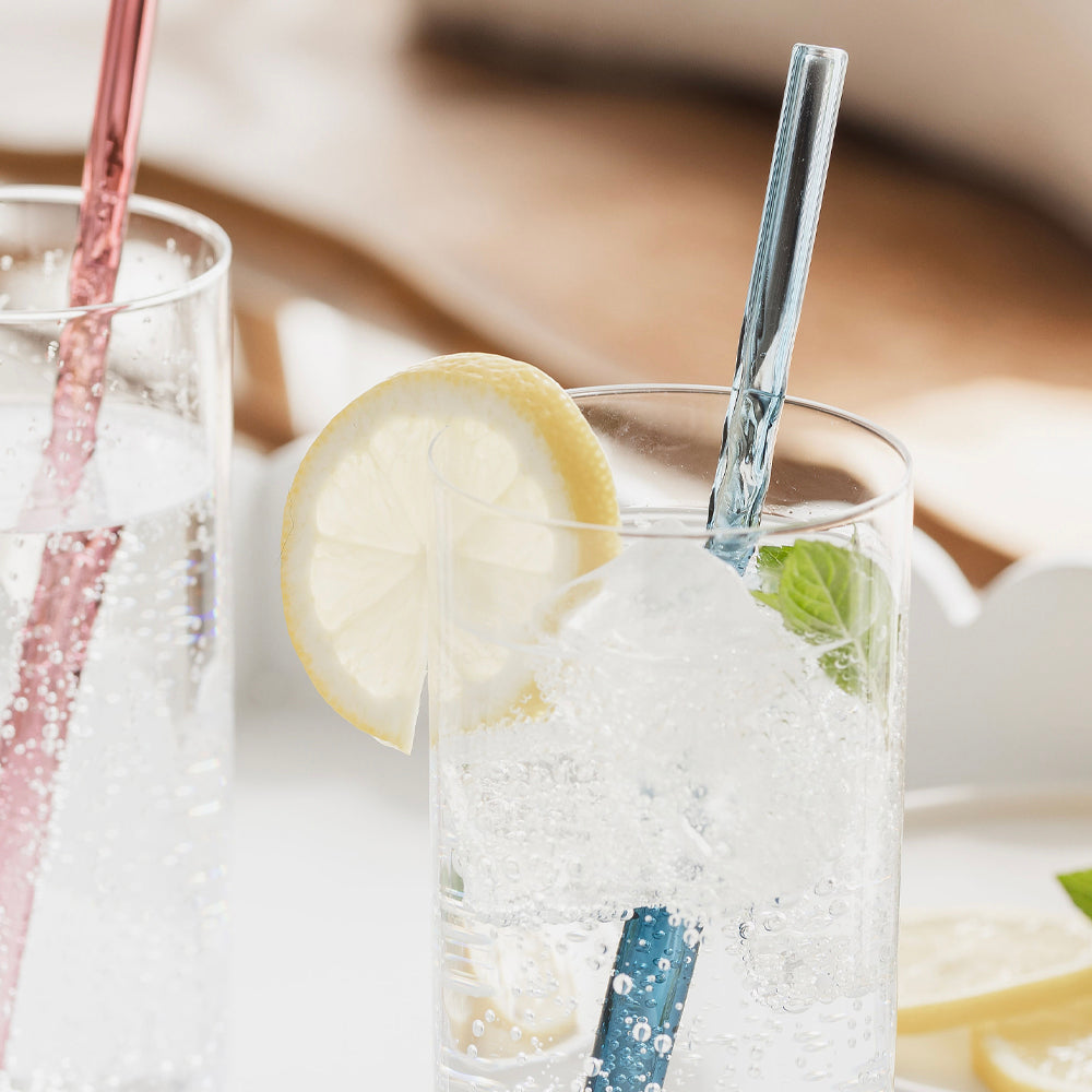 Twist glass straws set styled 1