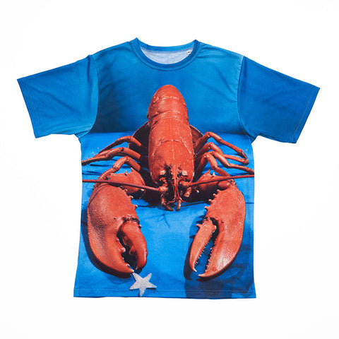 Blue t-shirt with a red lobster and white star on it. Full print of Yevonde's "Lobster," NPG x221940.