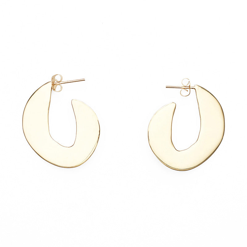 A pair of rounded hook shaped stud earrings in gold.