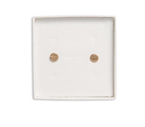 Small round gold stud earrings with "Virtute" written on them