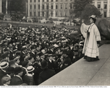 Emmeline Pankhurst addressing a crowd in Trafalgar Square Unisex t-shirt