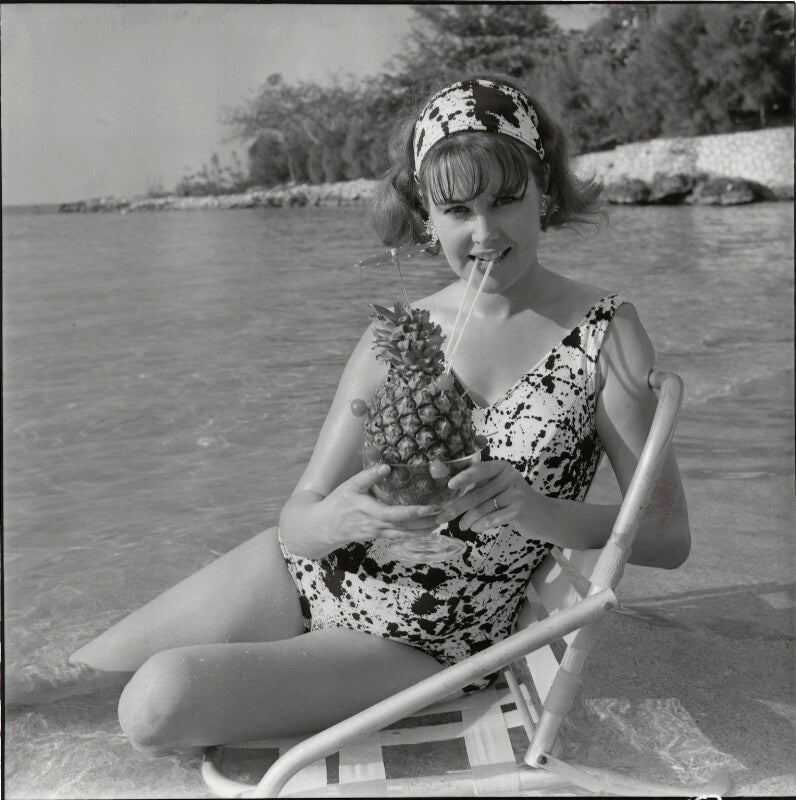 Patricia ('bubbles') evelyn beverly harmsworth (née matthews), viscountess rothermere npg x87477