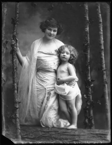 Mrs Millar-Davis with her child NPG x103986