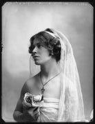 Isla Garnet-Vayne NPG x103666