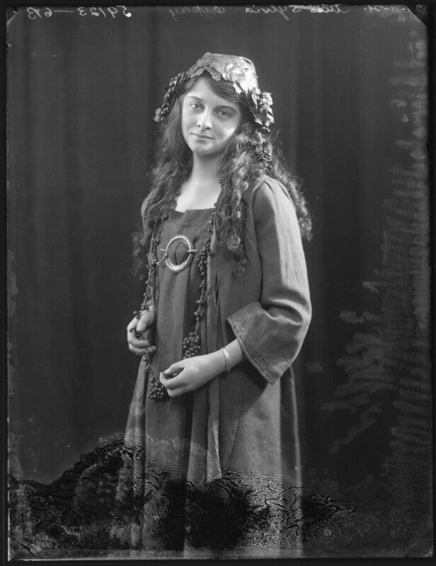 Sylvia oakley as wendy in 'peter pan' at the st james's theatre npg x101327