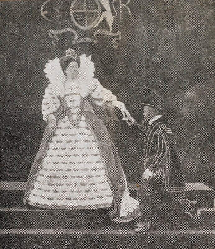 Mrs h. batchelor as queen elizabeth i and an unknown man as thomas radcliffe, 3rd earl of sussex at the warwick pageant npg p1700(85a)