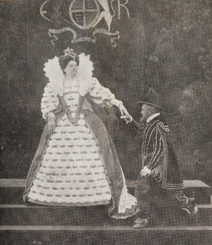 Mrs H. Batchelor as Queen Elizabeth I and an unknown man as Thomas Radcliffe, 3rd Earl of Sussex at the Warwick Pageant NPG P1700(85a)