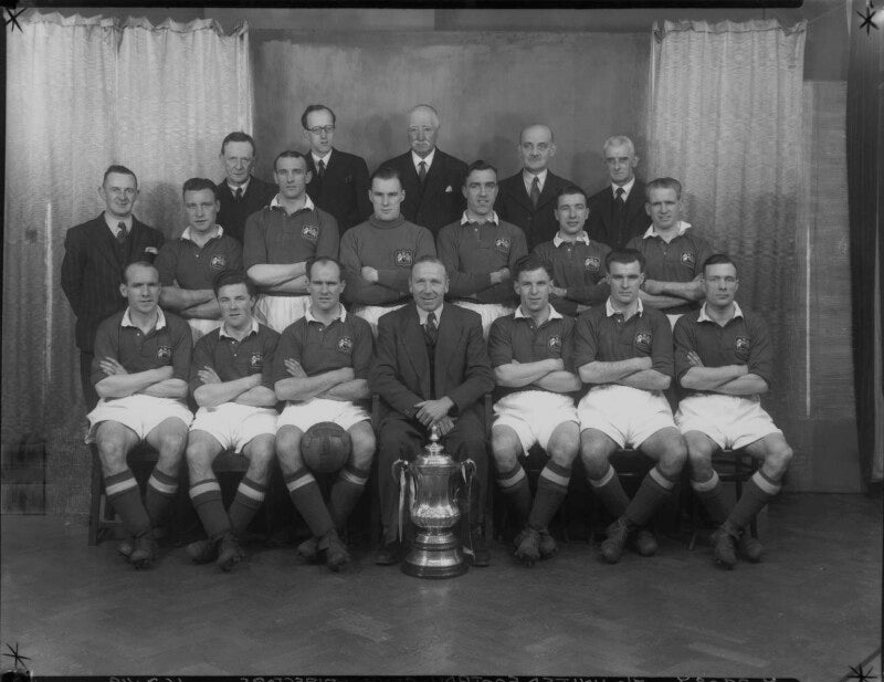 Manchester united football team in 1948 cup final shirts npg x49043