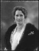 Deloraine Amy Norah Gibson (née Henslowe) NPG x36640