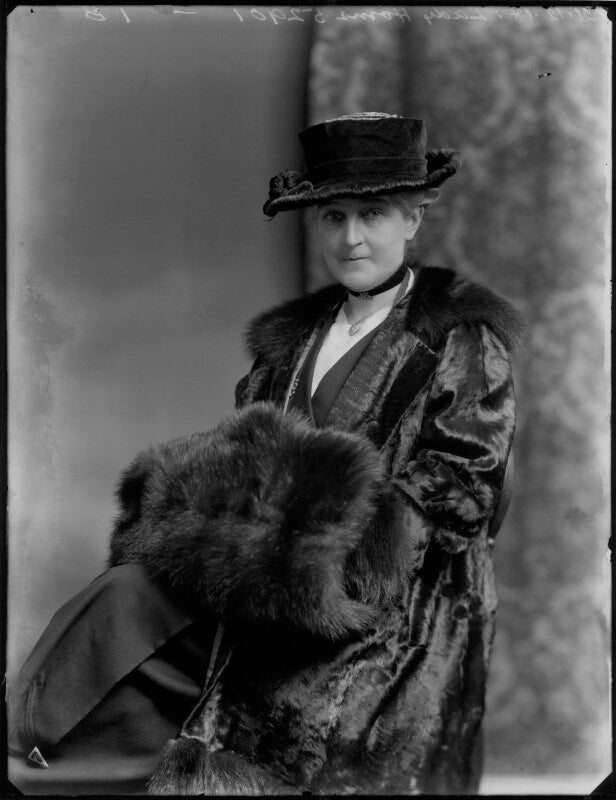 Kate (née mccorquodale), lady horne npg x154585