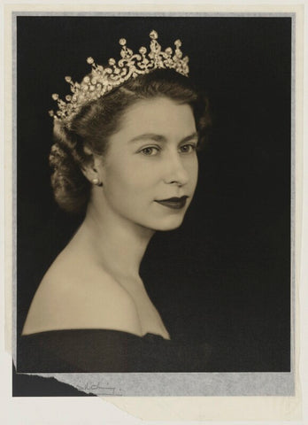 Queen Elizabeth II NPG x34844