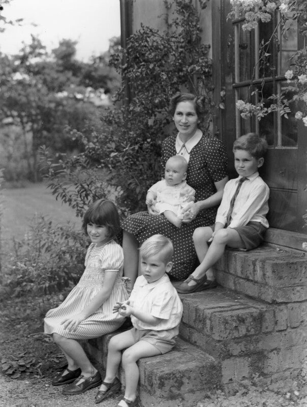 Elizabeth marion richardson (née gibson) with her children npg x78001