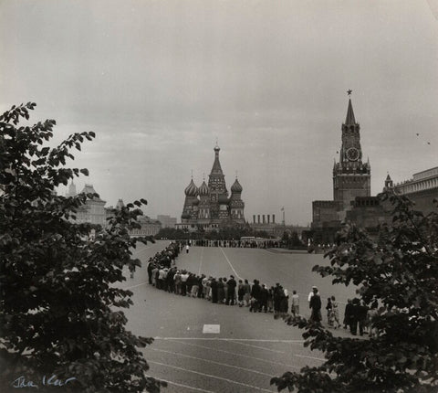 'Queue for Lenin's Mausoleum' NPG x134102