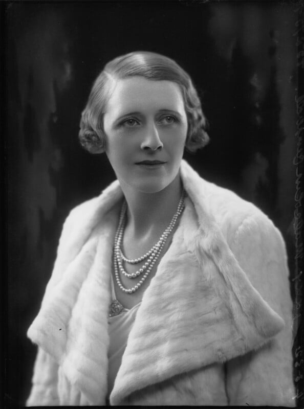 Dorothy emily evelyn (née whittall), lady campbell npg x31236