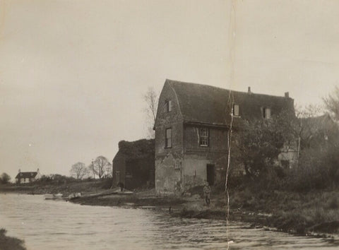 'The King's Head' (home of Adrian and Karin Stephen) NPG Ax160779