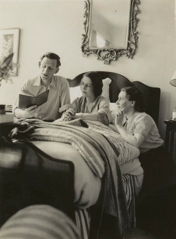 Siegfried Sassoon; Hester Sassoon (née Gatty) and an unknown woman NPG x46007