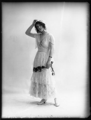 Ella Retford (Elinor Maud Dawe, née Flanagan) NPG x102405