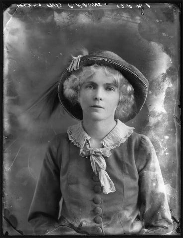 Gertrude Robins NPG x102555