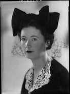 Violet Constance (née Kennagh), Lady Middlemore NPG x34690