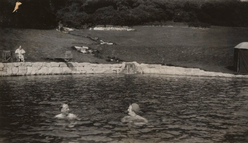 'pasha' (clementine ogilvy spencer churchill (née hozier), baroness spencer churchill and an unknown man) npg x183310