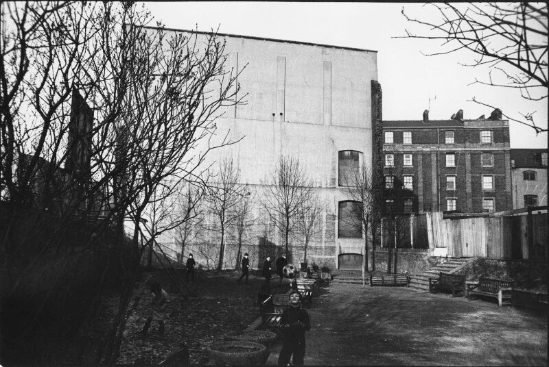 Unknown children npg x210315