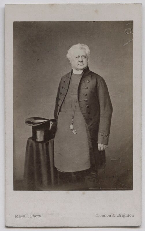 Francis close npg ax7485