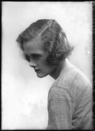 Daphne Du Maurier NPG x30294