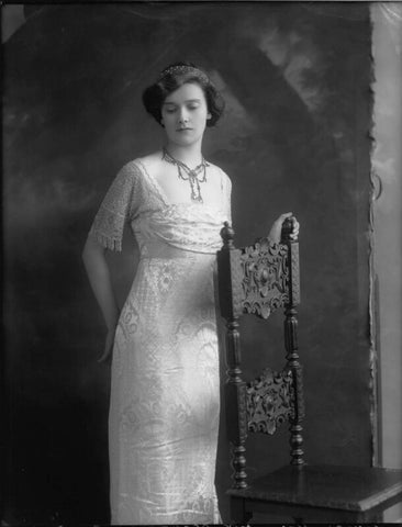 Lady Cynthia Mary Evelyn Asquith (née Charteris) NPG x32899