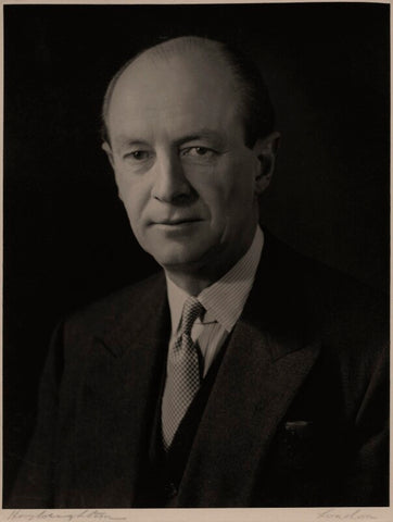 Hendrie Dudley Oakshott, Baron Oakshott of Bebington NPG x47199