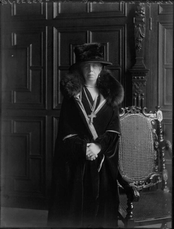 Annie pearson (née cass), viscountess cowdray npg x33111