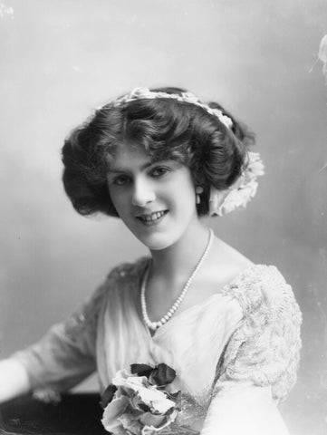 Dame (Esmerelda) Cicely Courtneidge NPG x19176